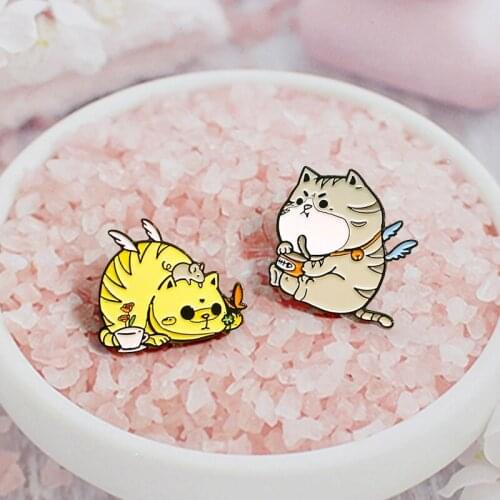 Cartoon Fat Cat Enamel Pins Rest cat and mouse Yellow grey Flying Cats Badge Custom Brooch Bag Clothes Lapel Pin Animal Jewelry