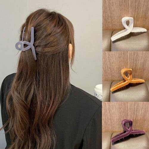Ruoshui Woman Solid Hair Claws Winter Velvet Hairpins Girls Hair Clips Women Hair Accessories Barrettes Ornamets