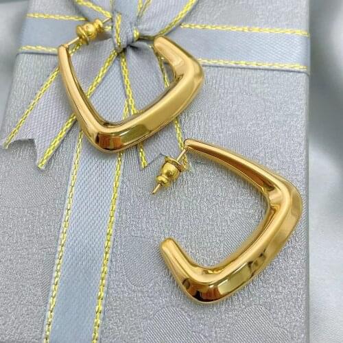 Brass gold-plated niche design sense, golden fashion earrings, womens jewelry