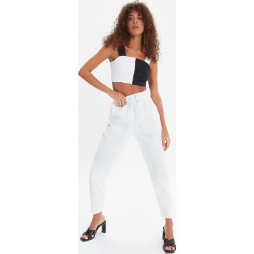 Trendyol Articulated Mount Detailed Mom Jeans TWOSS21JE0655