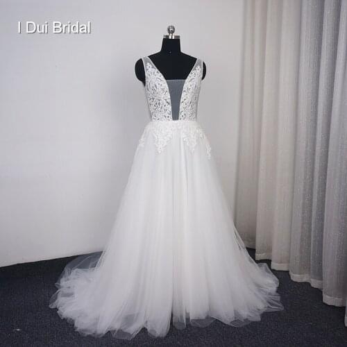 A line Lace Appliqued Wedding Dress Tulle Skirt Bridal Gown