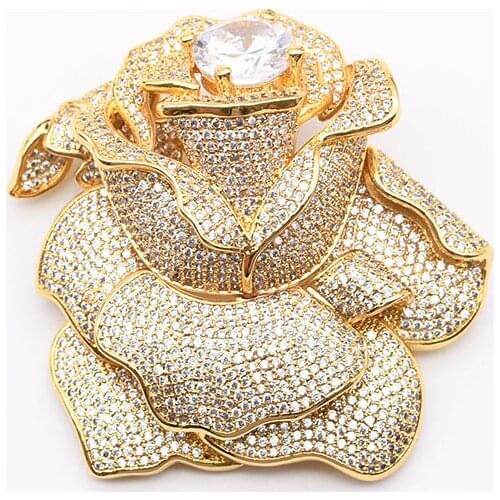 Womens High Quality Gold Rose Brooch with a CZ inlay and a large crystal.Fashion Style For Woman Christmas Gift 1 Pai