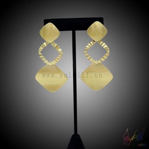 2017 Yulaili Free Delivery Square Design Top Quality Italian Gold Color Ladies Earrings
