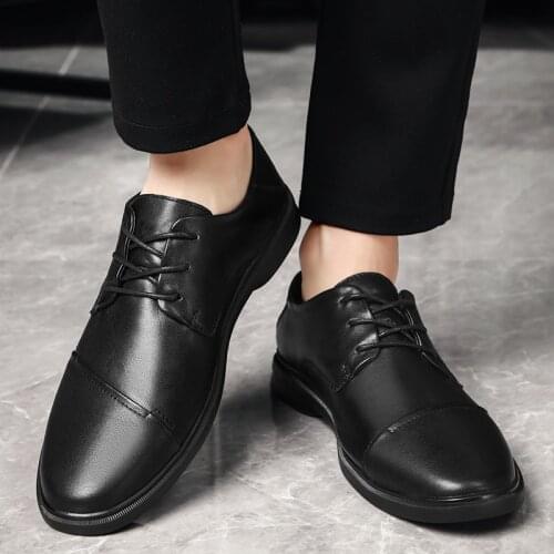 Newest Business Men Oxfords Shoes Set of Feet Black Brown Male Office Wedding Pointed Mens Leather Shoes Men Wedding Shoes