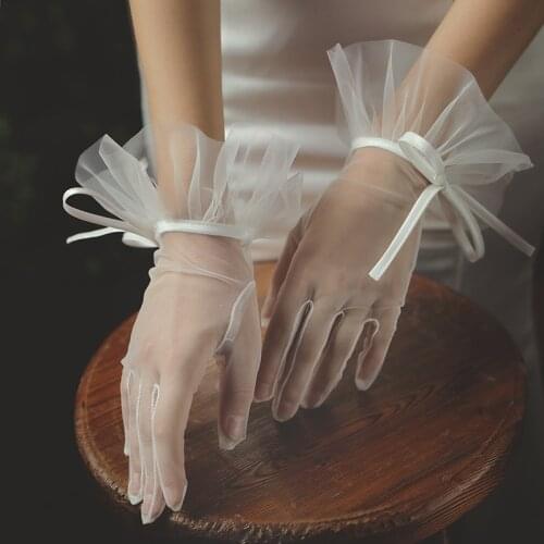 2021 Short Sheer Tulle Gloves Wedding Bride Dress Gloves White Ribbon bow Fashion Transparent Mitten Wrist Length Bridal Gloves