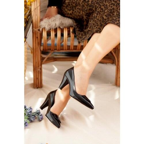 Jilberto Scarlet Black Wrinkled Patent Leather Buckled Short Heels Stiletto 'Turkish' Quality 2021 Fashion Design Season Comfort Fast Ship