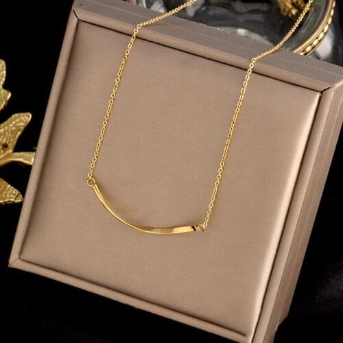 Titanium steel arc smiling face necklace female new fashion light luxury niche design INS cold wind joker simple clavicle chain