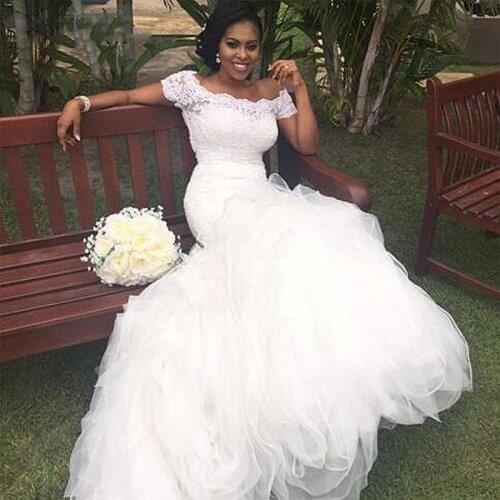 Vintage African White Mermaid Wedding Dresses Bateau Neck Short Sleeves Elegant Long Bridal Gowns Top Lace Applique Sweep Train