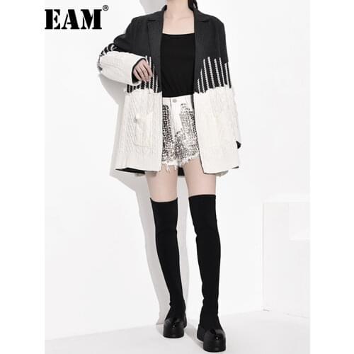 [EAM] Loose Fit Gray Cotrast Color Split Knitting Jacket New Lapel Long Sleeve Women Coat Fashion Tide Spring Autumn 2021 JZ2481