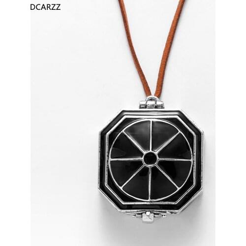 Pirates of the Caribbean Metal Compass Necklace Locket Pendant Men Long Necklace Jack Sparrow Cosplay Costume Kids Toy Gift
