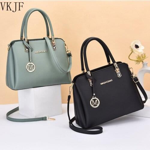New Womens Bag Fashionable Atmosphere Ladys Handbag M Metal Decoration Large Capacity Single Shoulder Messenger Bag Pu Handbag