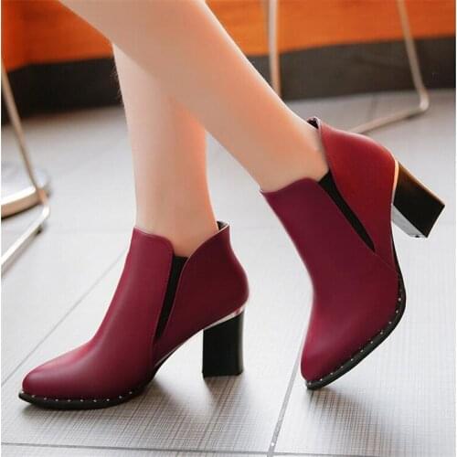 New rivet leather boots ladies zipper Martin boots winter short ankle boots pointed thick high heels Chelsea Botas snow shoes