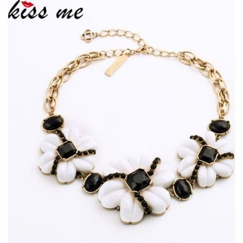 Luxury Personality Big Black White Resin Flower Women Short Bib Necklace Fashion Jewelry