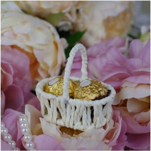 50pcs White Basket Shape Wedding Favour Candy Boxes Mini Doll House Wicker Chocolate Box (7x7x5.5cm)