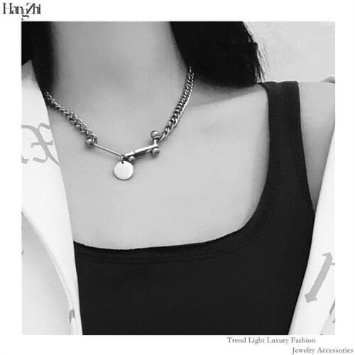 Small Design Sense Metal Lock Women Necklace French Retro Special-shaped Pearl Net Red Same Style Clavicle Chain HANGZHI 2021