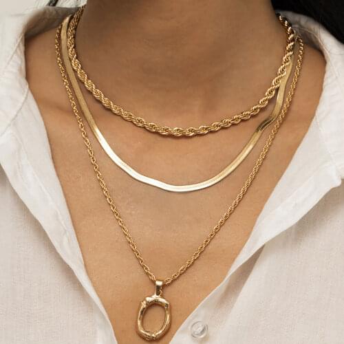 3Pcs/Set Retro Flat Film Snake Shape Twisted Chain Circle Pendant Necklace Womens 2021 Fashion Glamour Girl Jewelry Lover Gift