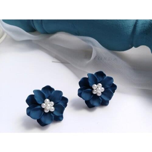 S925 needle Sweet Jewelry Stud Earrings Hot Selling Simulated Small White Pearls Dark Blue Flower Earrings For Women Jewelry