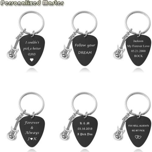 Personalized Master Custom Anniversary Date Key Chains Stainless Steel Black Guitar Pick Engraved Text Keychain Key Ring Gift