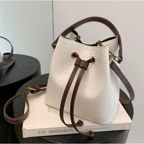 Bag female summer 2021 new fashion messenger bag foreign style drawstring stone pattern single shoulder handbag bucket bag