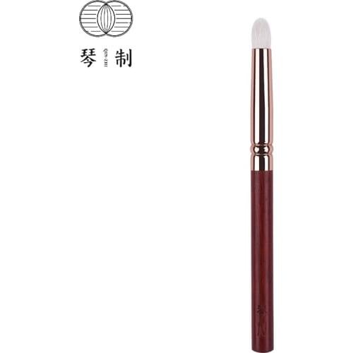 QINZHI Professional Handmade Make Up Brush 116 Small Tapered Eye Shadow Blending Brush Soft Saibikoho Goat Hair Makeup Brushes