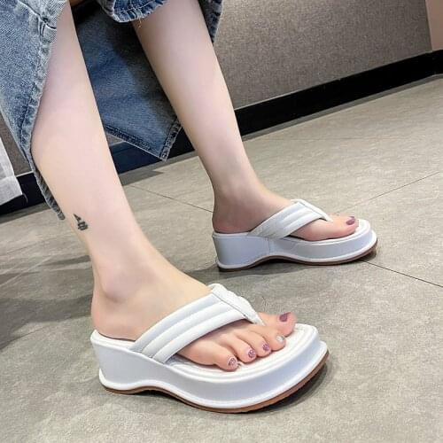 Hot Sale Flip Flops Solid Color Thick-Soled Wear-Resistant Ladies Slippers Summer Fashion 2021 New High-Heeled Beach Slippers