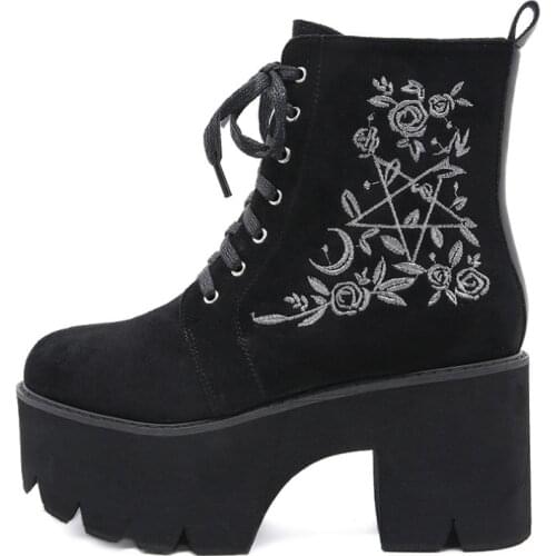 N17Womens Shoes Goth Wind Side Zipper Tube Womens Flower Embroidered Waterproof Platform Platform Platform Platform Ankle Boots