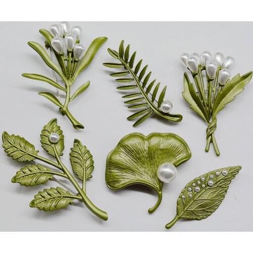 HUANZHI 2020 Trendy Vintage Metal Leaf Pearl Plant Ginkgo Biloba Lotus Leaf Brooch for Women Girls Coat Accessories Jewelry Gift
