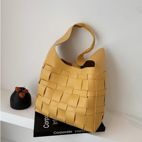 Leather Woven Tote Bag womens Shoulder Bucket Bag Minimalist 2021 Fashion Weave Ins 2021 Women Tote Handbag Large Capacity