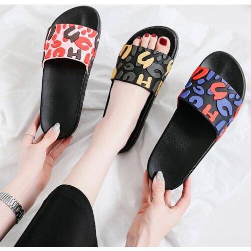 Bathroom Shoes Female Sandals Casual Student Home Womans Slides Flat with Non-slip Thick Platform Beach Summer Women Slippers