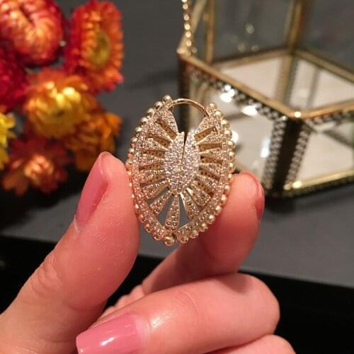 Gold Color Scallop Earring Piercing Luxurious Noble Drape Cubic Zircon Baroque Hollow Single Rugby Shape Jewelry Wedding Party