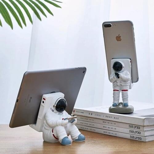 Creative Penholder Mobile Phone Stand Resin Astronaut Figurine Home Decoration Office Desk Accessories Practical Desktop Holder