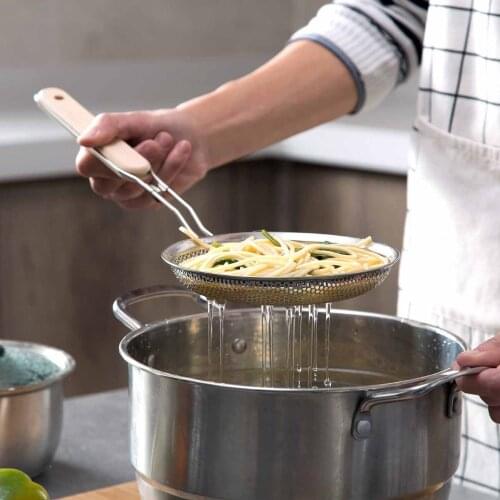 Stainless Steel Mesh Strainer Spoon Oil Filter Flour Colander with Wood Handle Noodles Chips Sieve Filter Sifter Kitchen Tools