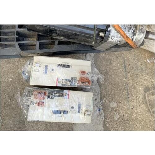 LXM32AD72N4 servo driver , used in good condition . 80% appearance new , good working , free shipping