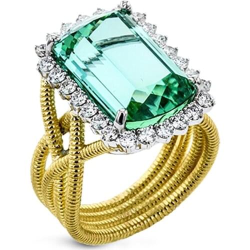 Women Ring Fashion Ring Gold Inlaid Cubic Zirconia Prongs with Emeralds Surprise Gift with Classic Big Gemstone Accessories