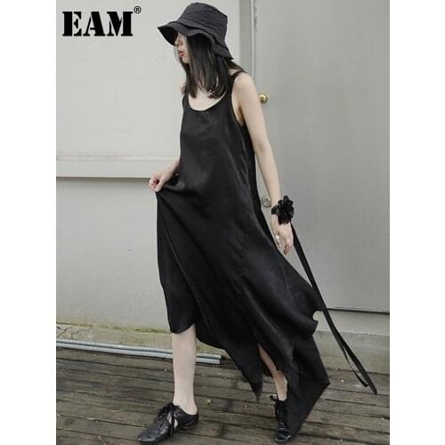 [EAM] Women Black Irregular Temperament Long Dress New Round Neck Sleeveless Loose Fit Fashion Tide Spring Summer 2021 1DD7038
