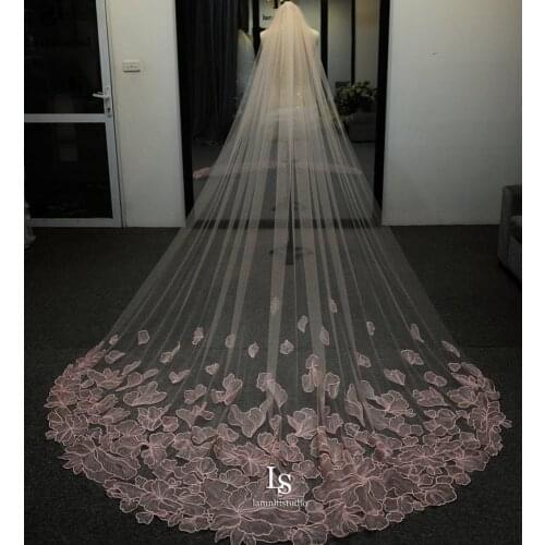 Pink Cathedral Long Wedding Veil with Lace Appliques Vestido De Noiva Longo Custom Made Elegant Bridal Veil with Comb