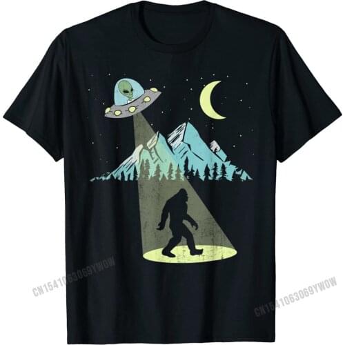 Bigfoot UFO Abduction Moon & Mountain Alien Vintage Graphic T-Shirt Cute Casual Cotton Men Tshirts Personalized