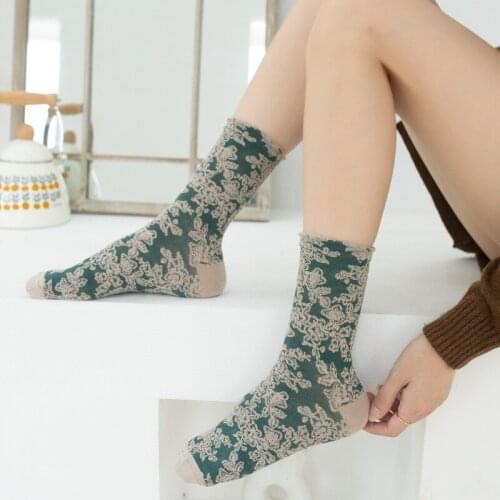 5 Pairs Woman Medium Tube Cotton Socks Cute Socks Harajuku Retro Embroidery Ethnic Lace Flower Crew Fashion Socks Christmas Gift