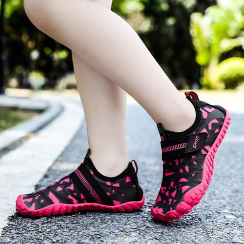 Loekeah Walking Shoes