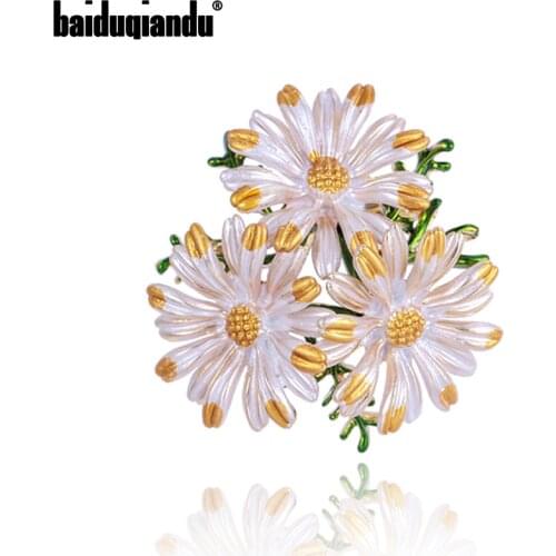 Baiduqiandu New Design Enamel Daisy Flower Brooches 3 Flowers Weddings Banquet Office Brooch Pins Gifts Factory Directly