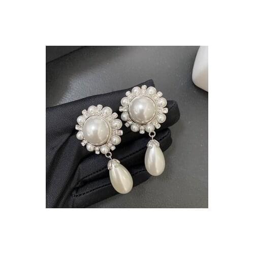 Fashion European and American new style flower pearl ear clip