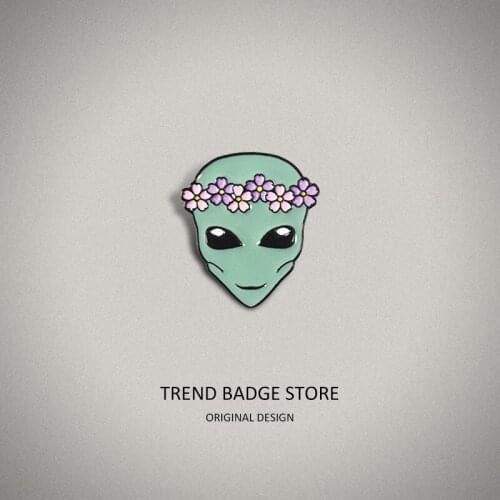 Green alien brooch alloy cowboy badge garland alien badge womens accessories