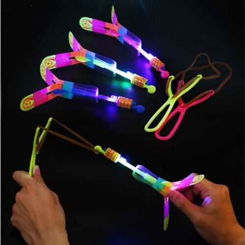 Outdoor Shining Rocket Flash LED Light Slingshot Elastic Helicopter Rotating Outdoor Flying Toy Arrow Party Gift Childrens Favor