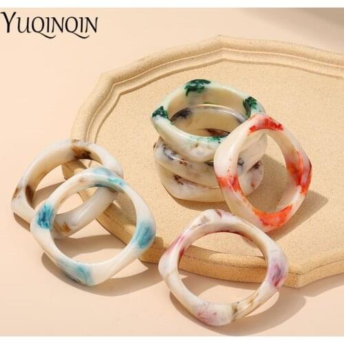 Vintage Resin Acrylic Geometric Irregular Square Bangle with Designer Charms Simple Style Bracelet For Women 2021 New Jewelry