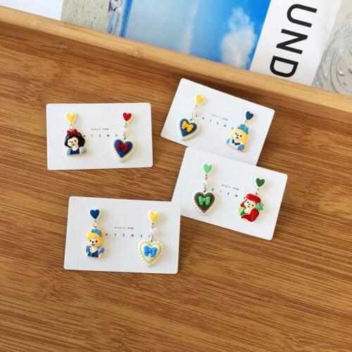 Fleeing princess fairy tale love asymmetric earrings