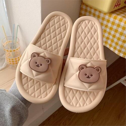 LLUUMIU cute slippers for women summer bear slides cartoon girl non-slip soft base for indoor and outdoor wear slppers lovely