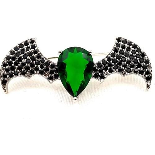 Chic Simple Designer Black Winged Green Pear-Shaped Stone Body Bat Figure Brooch Pins Halloween Costume Jewelry for Collar Lapel