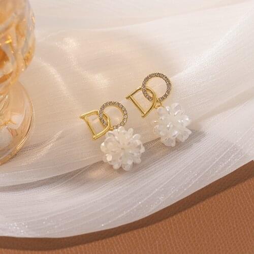 Flower Pearl Earrings For Women Korean Fashion Niche Geometric D Letter Woman Earring Trendy Jewelry Accessories Wholesale 2021