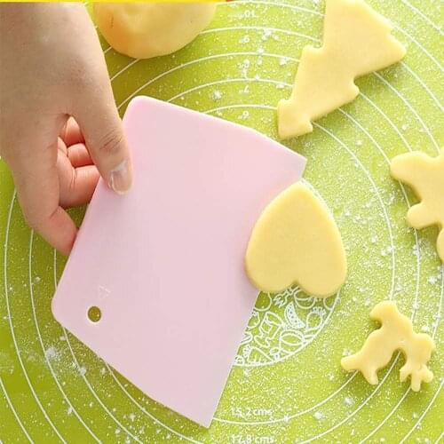 2 pcs Cream Cake Chocolate Scraper Pastry Dough Cutter Cutter Baking Tools Small Food Grade Trapezoidal Plastic Scraper Kitchen