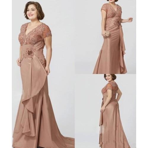 2020 Elegant Mother of the Bride Dresses V Neck Short Sleeves Lace Beads Sequins Evening Gowns Plus Size Wedding Guest Dress